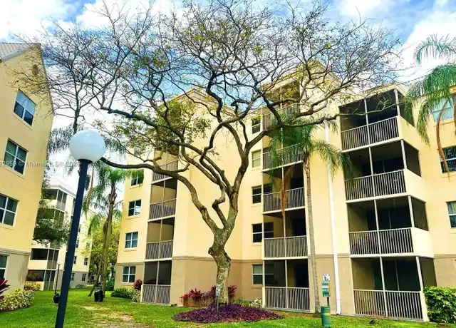 Property at 8353 Lake Dr #303, Doral, FL, 33166, 2 beds, 2 baths, [object Object]