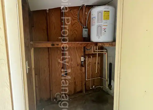 Property at 1725 Doloma St, Jacksonville, FL, 32221, 2 beds, 1 bath, [object Object]
