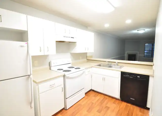 Property at 557 Eastdale Rd S Unit 557, Montgomery, AL, 36117, 2 beds, 2 baths, [object Object]