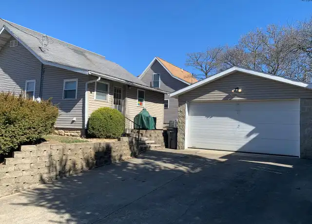 Property at 302 E 17th St, Bloomington, IN, 47408, 2 beds, 1 bath, [object Object]