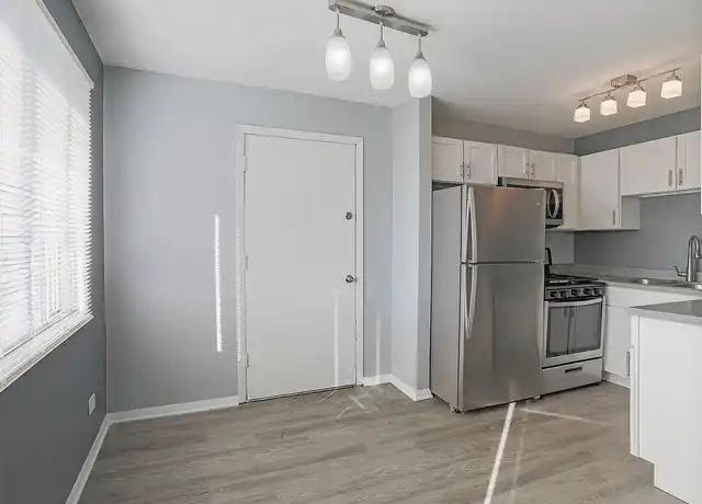 Property at Brittany Square - 720 Brittany Sq, Grayslake, IL, 60030, 1-2 bed, 1 bath, [object Object]