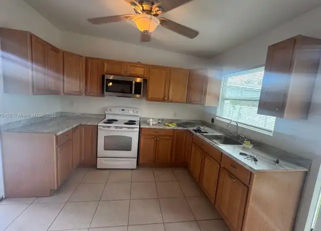 Property at 1621 Madison St Unit B, Hollywood, FL, 33020, 1 bed, 1 bath, [object Object]