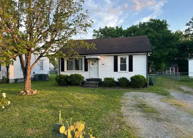 Property at 1004 Center St, Lebanon, TN, 37087, 2 beds, 1 bath, [object Object]