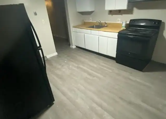 Property at 300-302 N Bromley Ave Unit 1, Scranton, PA, 18504, 3 beds, 1 bath, [object Object]