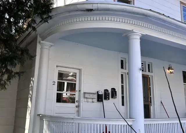 Property at 908 W Beverley St Unit 2, Staunton, VA, 24401, 2 beds, 1 bath, [object Object]