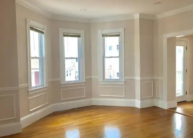 Property at 8 White Ave #2, Chestnut Hill, MA, 02467, 3 beds, 1.5 baths, [object Object]
