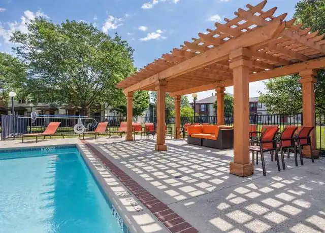 Property at 1240 W Indian Trl, Aurora, IL, 60506, 2 beds, 2 baths, [object Object]
