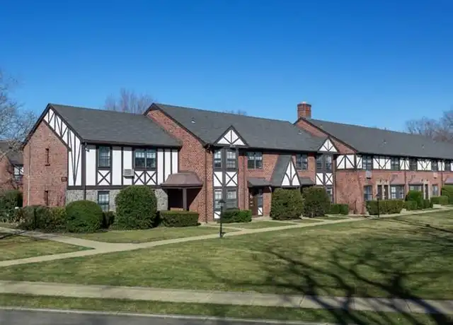 Property at 1572 August Rd Unit 1572, Babylon, NY, 11703, 2 beds, 1 bath, [object Object]