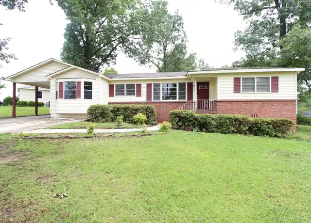 Property at 900 27th Ave NE, Center Point, AL, 35215, 3 beds, 1 bath, [object Object]