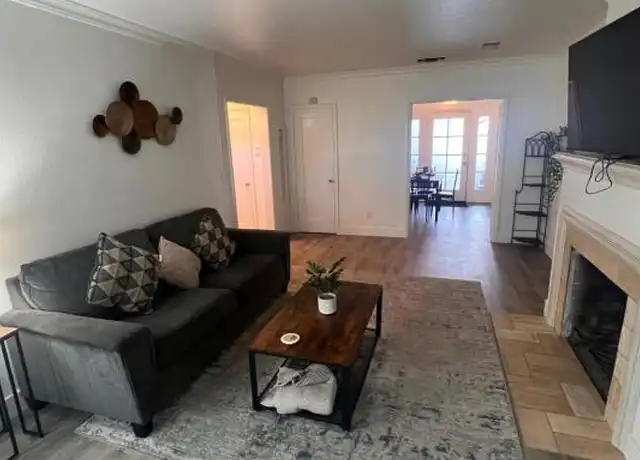Property at 812 E McKinley Ave, Fresno, CA, 93728, 1 bed, 1 bath, [object Object]
