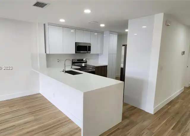 Property at 7355 Woodmont Ter, Tamarac, FL, 33321, 2 beds, 1 bath, [object Object]