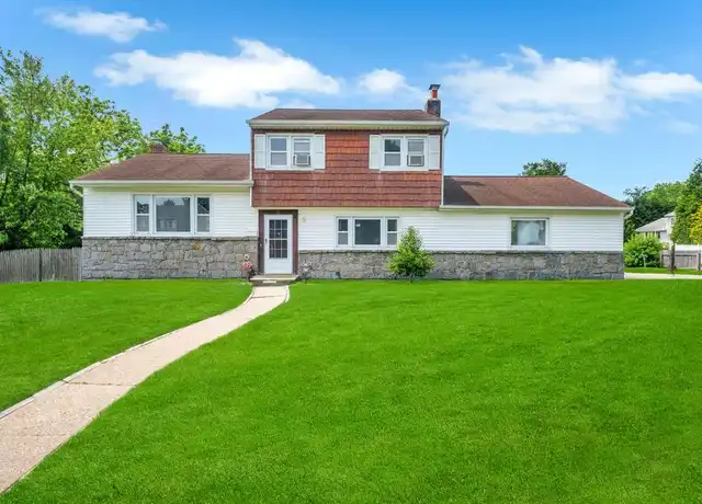 Property at 3 Melissa Ln, Old Bethpage, NY, 11804, 4 beds, 2 baths, [object Object]