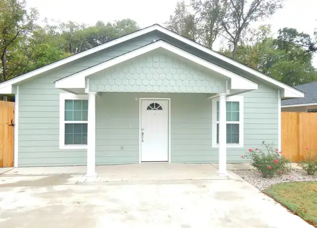 Property at 704 W 25th St, Tyler, TX, 75702, 3 beds, 2 baths, [object Object]