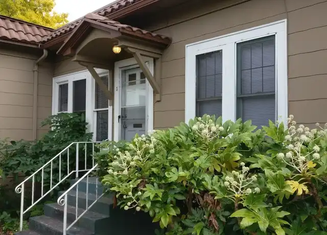 Property at 24 Auburn Way S Unit 5, Auburn, WA, 98002, 2 beds, 1 bath, [object Object]