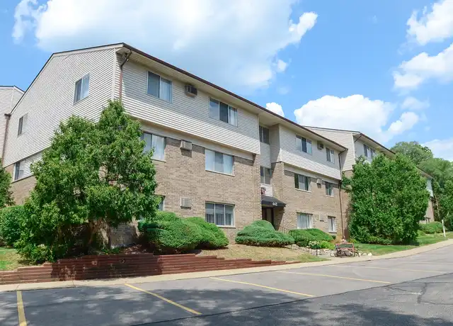 Property at Rochester Square Apartments - 676 N Main St, Rochester, MI, 48307, 1-2 bed, 1 bath, [object Object]