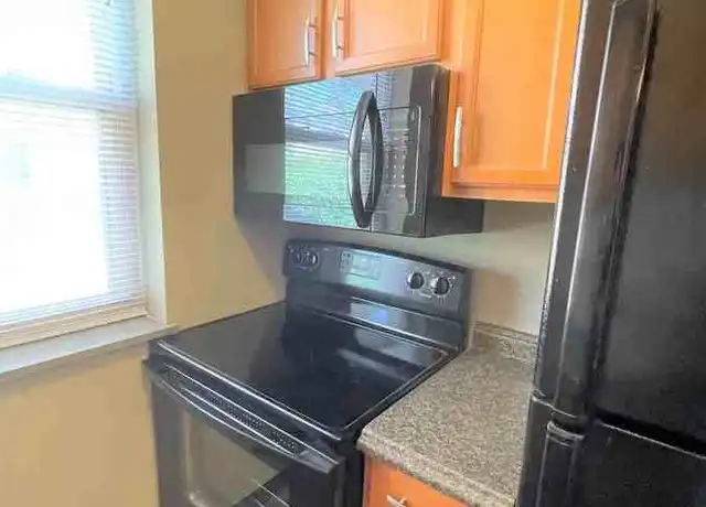 Property at 5712 Phillips Ave Unit B9, Pittsburgh, PA, 15217, 1 bed, 1 bath, [object Object]