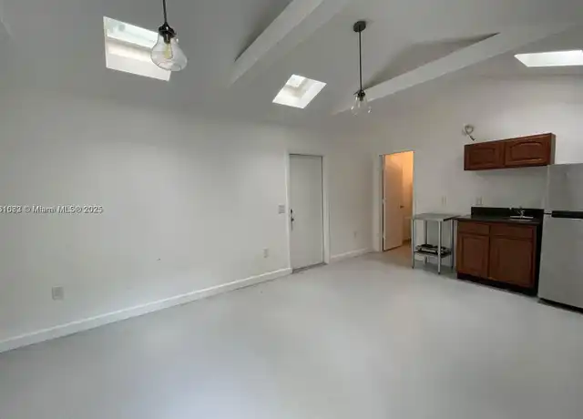 Property at 118 NW 24th St Unit 8, Miami, FL, 33127, 0 beds, 1 bath, [object Object]