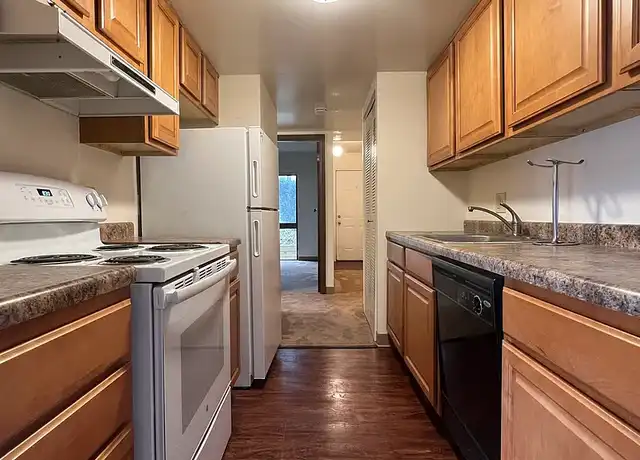 Property at Maiden Square Apartments - 920 E Maiden St, Washington, PA, 15301, 1 bed, 1 bath, [object Object]