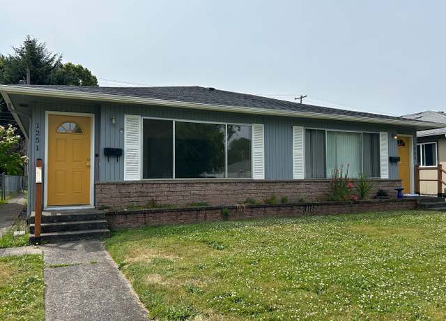 Photo of 1251 10th Ave, Longview, WA 98632