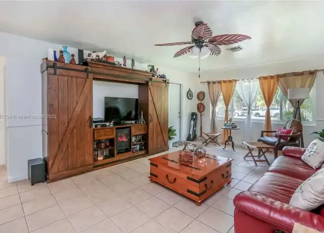 Property at 124 NW 6th Ave, Hallandale Beach, FL, 33009, 2 beds, 1 bath, [object Object]