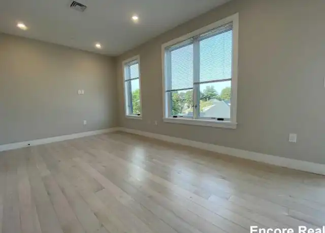 Property at 203 Green St, Boston, MA, 02130, 1 bed, 1 bath, [object Object]