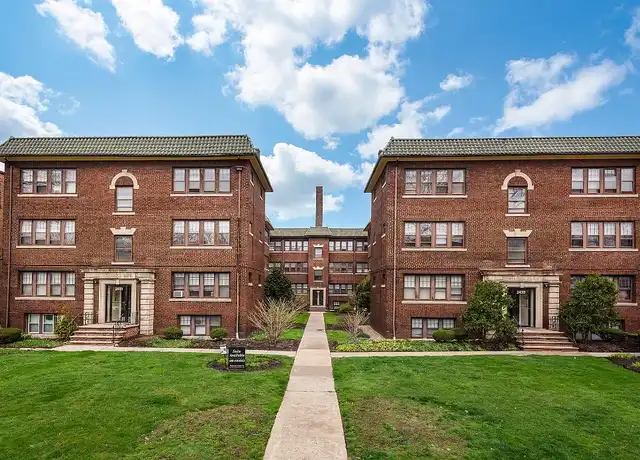Property at Overlook Manor - 2431 Overlook Rd Unit R, Cleveland, OH, 44106, 1 bed, 1 bath, [object Object]