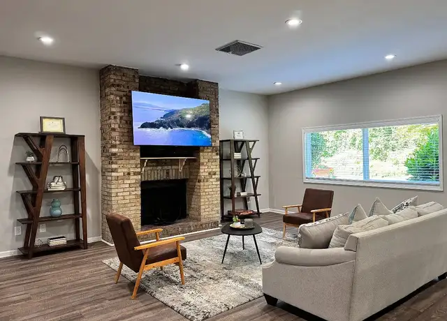 Photo of 6110 Forest Glen Rd, Charlotte, NC 28212