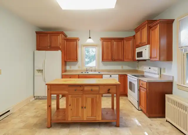 Property at 3185 Lincoln Hwy E, Paradise, PA, 17562, 4 beds, 2 baths, [object Object]