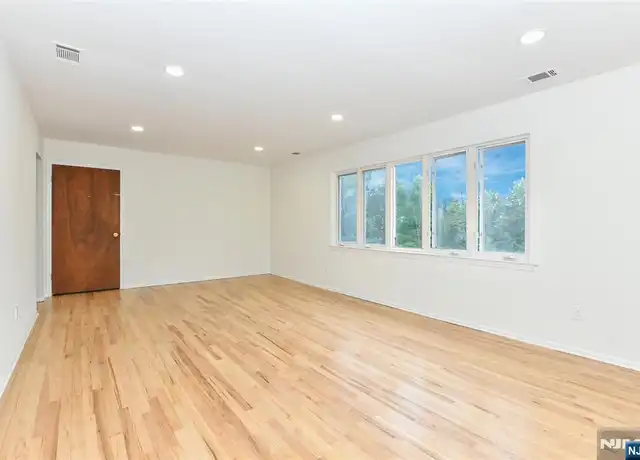 Property at 85 Garden Dr Unit 2, Elmwood Park, NJ, 07407, 3 beds, 1 bath, [object Object]