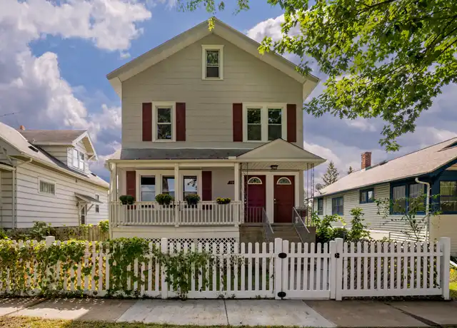Property at 956 Juno Ave Unit 1, St Paul, MN, 55102, 2 beds, 1 bath, [object Object]