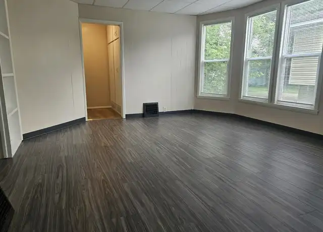 Property at 826 Wright St, Oshkosh, WI, 54901, 3 beds, 1 bath, [object Object]