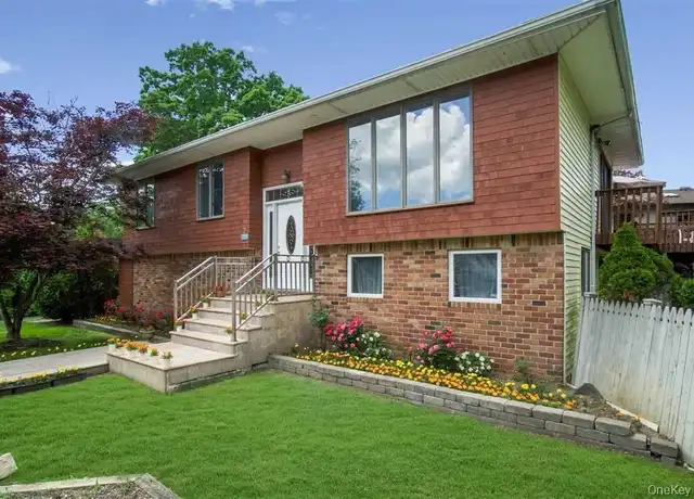 Property at 2 Thorne Ct, Bethpage, NY, 11714, 4 beds, 3 baths, [object Object]
