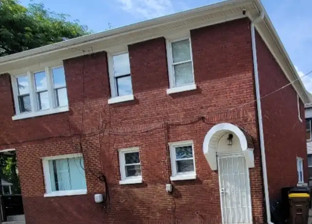 Property at 629 Kent St Unit 2, Rockford, IL, 61102, 2 beds, 1 bath, [object Object]