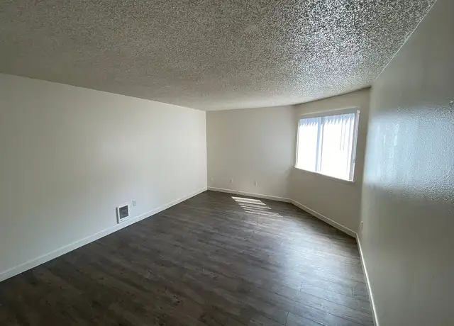 Photo of 341 Senate St NW, Salem, OR 97304
