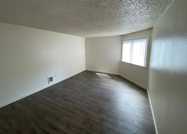Photo of 341 Senate St NW, Salem, OR 97304