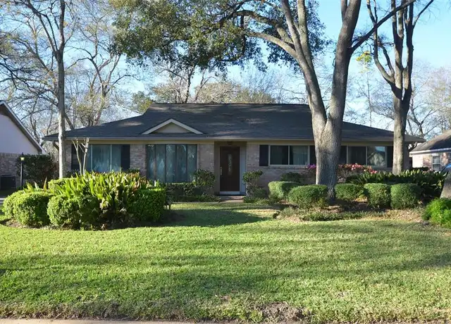 Property at 13722 Lynnwood Ln, Sugar Land, TX, 77498, 4 beds, 2 baths, [object Object]