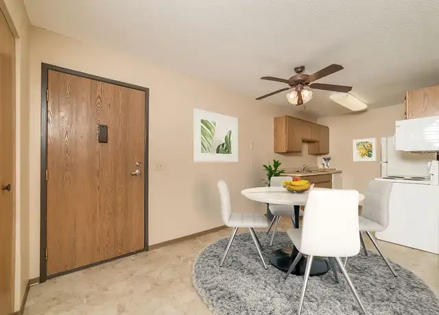 Property at Springbrook Estates - 807 N Cleveland Ave, Sioux Falls, SD, 57103, 1-2 bed, 1 bath, [object Object]