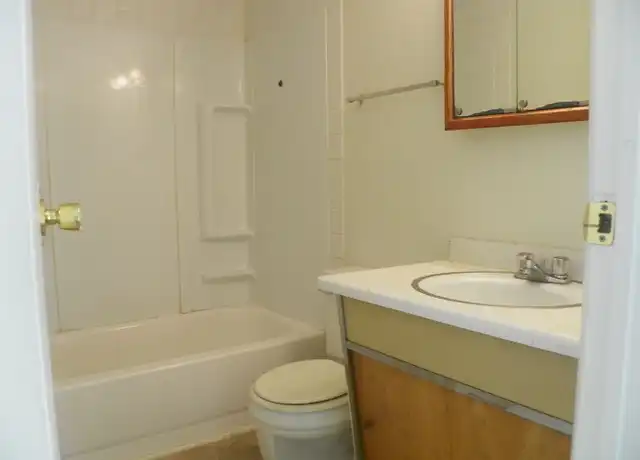 Property at 2131 Blairs Ferry Rd NE Unit 7, Cedar Rapids, IA, 52402, 1 bed, 1 bath, [object Object]