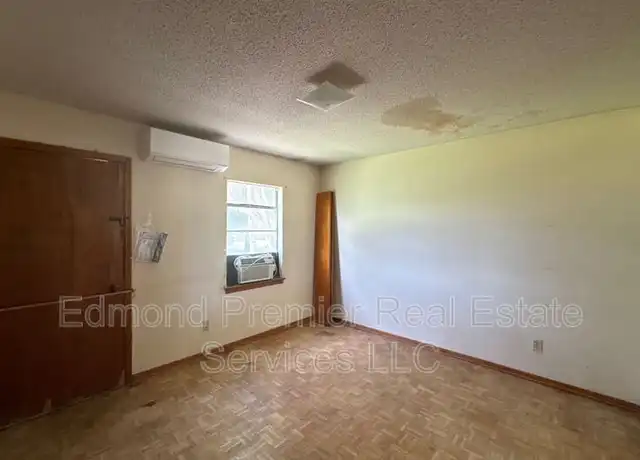 Property at 706 NW 96th St, Oklahoma City, OK, 73114, 1 bed, 1 bath, [object Object]