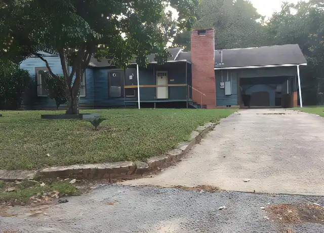 Property at 710 Lock St, Nacogdoches, TX, 75964, 3 beds, 2 baths, [object Object]