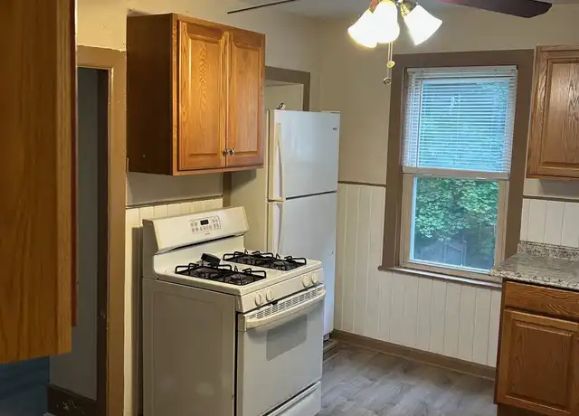 Property at 7 Thenius St Unit 4, Worcester, MA, 01607, 3 beds, 1 bath, [object Object]