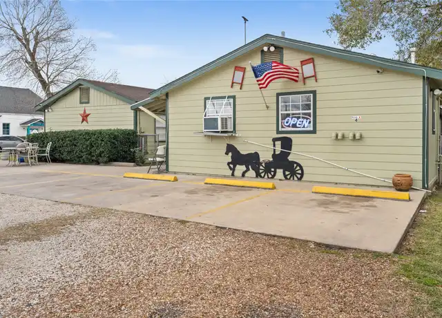 Property at 2200 Peach Ave Unit 3, Bay City, TX, 77414, 2 beds, 1 bath, [object Object]