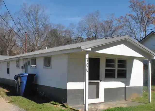 Property at 706 2nd St NE, Jacksonville, AL, 36265, 1 bed, 1 bath, [object Object]