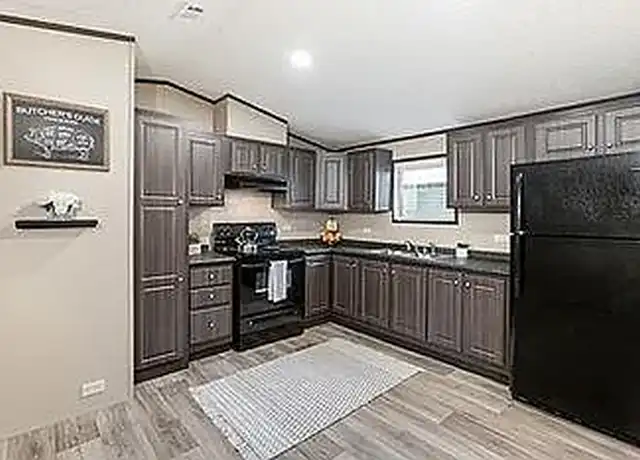 Property at Lakeview Community - 1001 E MacArthur Rd, Wichita, KS, 67216, 3 beds, 2 baths, [object Object]