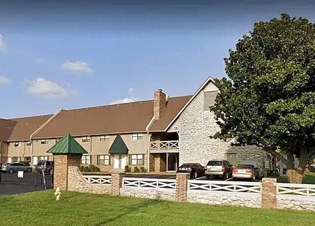 Property at Avery Square Apartments - 4111 E 51st St, Tulsa, OK, 74135, 1 bed, 1 bath, [object Object]