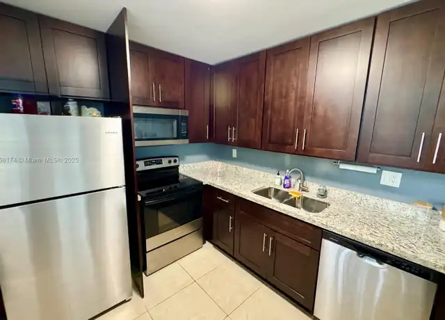 Property at 9495 Evergreen Pl #101, Davie, FL, 33324, 2 beds, 2 baths, [object Object]