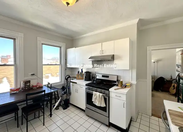 Property at 15 Farragut Ave Unit 3, Somerville, MA, 02144, 3 beds, 1 bath, [object Object]