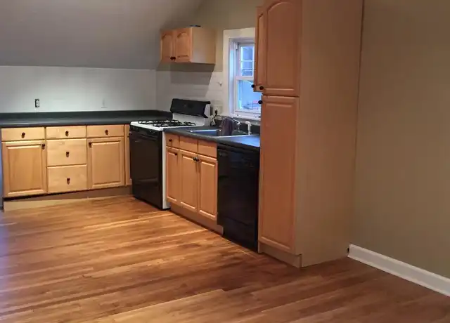 Property at 6 Skillings Rd Unit 2, Winchester, MA, 01890, 2 beds, 1 bath, [object Object]
