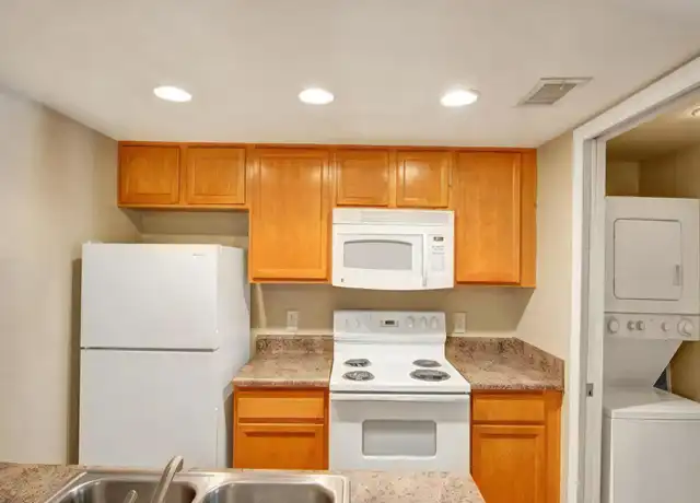 Property at 1415 N Country Club Dr, Mesa, AZ, 85201, 1 bed, 1 bath, [object Object]