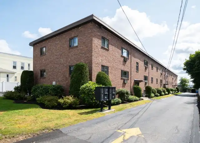 Property at 146 Willow St Unit 2, Waltham, MA, 02453, 2 beds, 1 bath, [object Object]